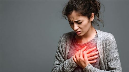 過年趕工族注意！醫解密胸痛「5大兇手」