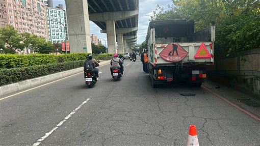 新北機車猛撞環保車　騎士命危送醫不治