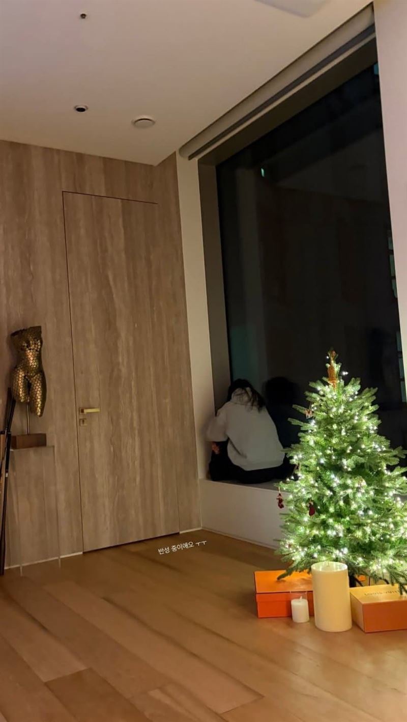 疑似崔美娜秀好友在社群平台分享她收看節目的畫面。（圖／翻攝自X平台）