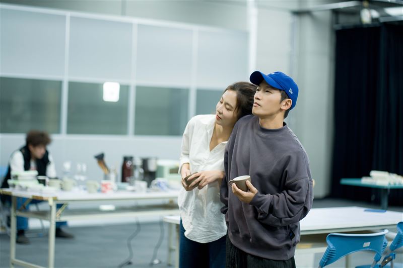 蔡昌憲搭檔周曉涵獻第一次，演15年夫妻像認識新朋友。（圖／艾彼新創股份有限公司提供）