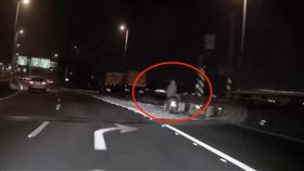 國道3號機車誤闖！網驚呼「阿北」竟是30歲妹子　導航害慘她（圖／翻攝畫面）
