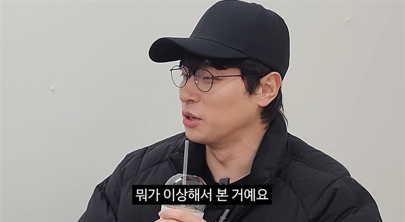 朴正民首度公開解釋，當時注意力都放在華莎赤腳表演上，擔心對方會冷。（圖／翻攝自충주시 YT）