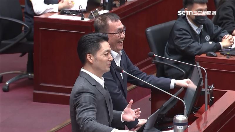 傳出現任台北市副市長李四川（右）過年前會宣布請辭，但他否認傳聞