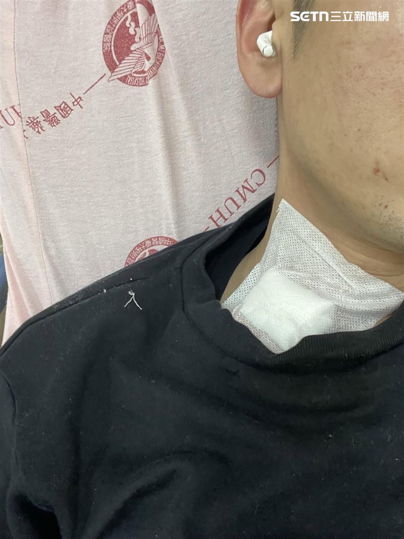 劉姓男子無預警遭攻擊刺傷，所幸未傷及動脈，經治療無生命危險。（圖／翻攝自Threads @cheng_kai0812）