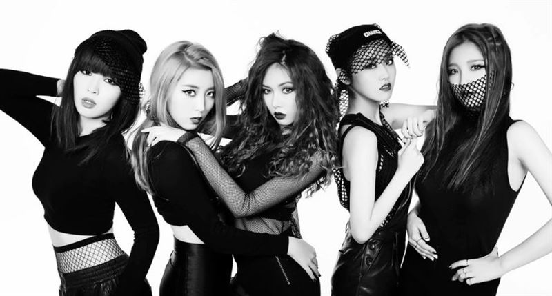 4Minute在2016年無預警宣布解散，先前曾一度傳出泫雅（中）與其他成員不合。（圖／翻攝自韓網）