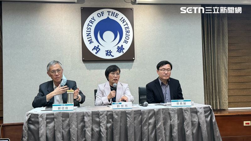 內政部長劉世芳(圖中)。(資料照/記者盧素梅攝影)