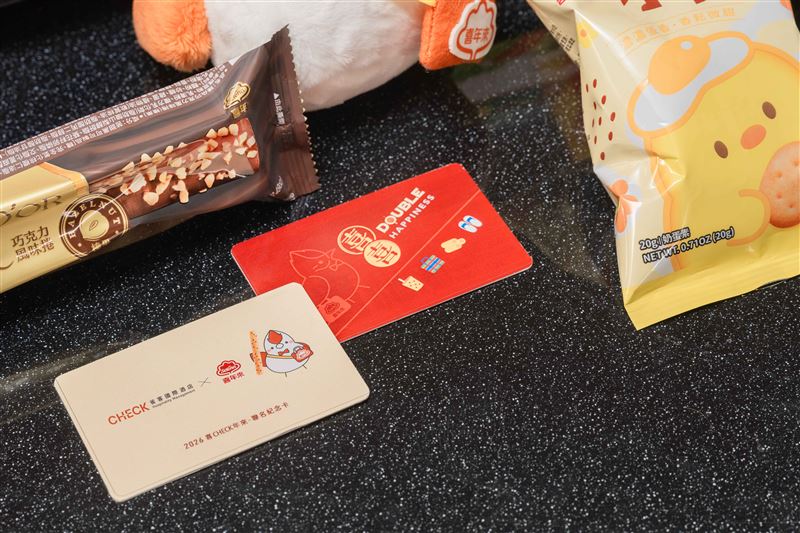 入住「雙喜主題房」即可將「聯名住房紀念小卡」免費帶回家。（圖／飯店旅宿業者提供）