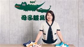 從菜市場穿到馬拉松！台灣「神拖」傳奇回歸起點。母子鱷魚總經理呂淑珍的初心：蘆洲，是我們夢想的「起家厝」。（圖／業者提供）