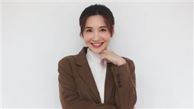 為完美呈現OL形象，徐千京自掏腰包豪砸6位數治裝，從造型到演技全面到位。（圖／民視提供）