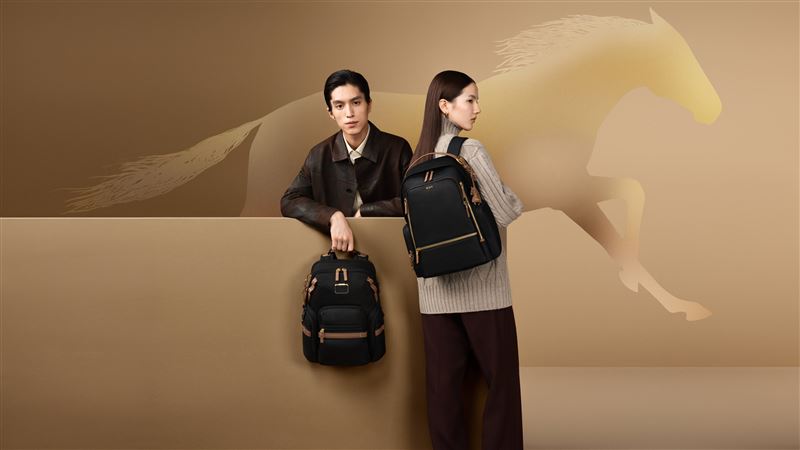 TUMI 2026 Lunar New Year-(左)Alpha Bravo Navigation 後背包 (NT$22,800)、(右) Voyageur Celina後背包 (NT$20,800)。（圖／品牌業者提供）