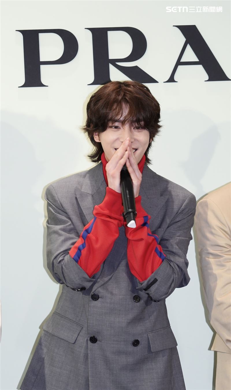 Jake雙手合十慌張說「對不起、對不起」。（圖／記者趙于瑩攝影）