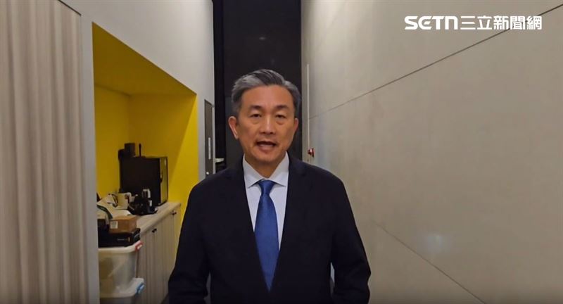 王定宇談新台幣改版議題。（圖／王定宇辦公室提供）