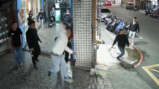 新莊深夜爆砍人！包商疑請款遭拒狂揮菜刀