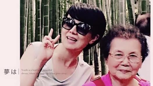 苗可麗喪母1年…「驚見母親身影」淚崩了