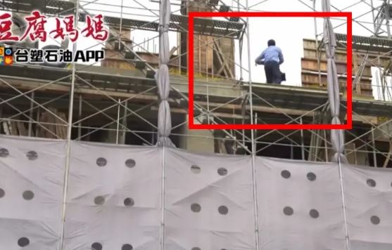 民視8點檔《豆腐媽媽》日前拍攝時， 一名替身演員摔傷，一度病危進ICU。（圖／翻攝自豆腐媽媽Youtube）