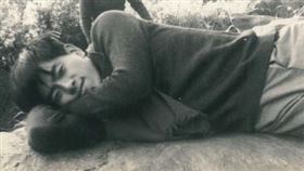 吳敦親口曝光走上幫派路真相，小學時候被霸凌，一位綽號「黑鵝」高中生霸氣罩他。「鬼見愁」綽號這樣來的。（圖／時報出版提供、翻攝自吳敦臉書） 