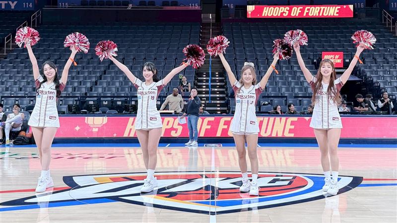樂天女孩前進NBA雷霆主場演出。（圖／樂天桃猿球團提供）