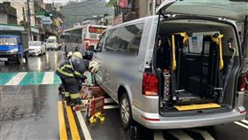 消防隊獲報到場進行救援。（圖／翻攝畫面）