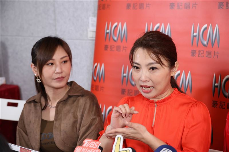 唐儷（右）斜槓電商賺翻。（圖／記者鄭孟晃攝影）