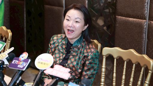 58歲夏禕宣布當阿嬤　帶6歲外孫女露臉