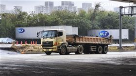 八里,台北港,砂石車,房市。（圖／記者陳韋帆攝影）