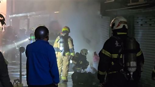 台北士林民宅驚傳火警！濃煙狂竄畫面曝光