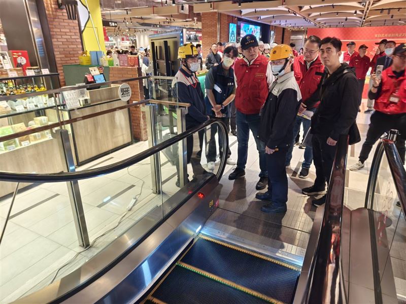 新北公共安全聯合稽查小組針對轄內規模前10大之大賣場及百貨公司進行聯合稽查。（圖／翻攝畫面）