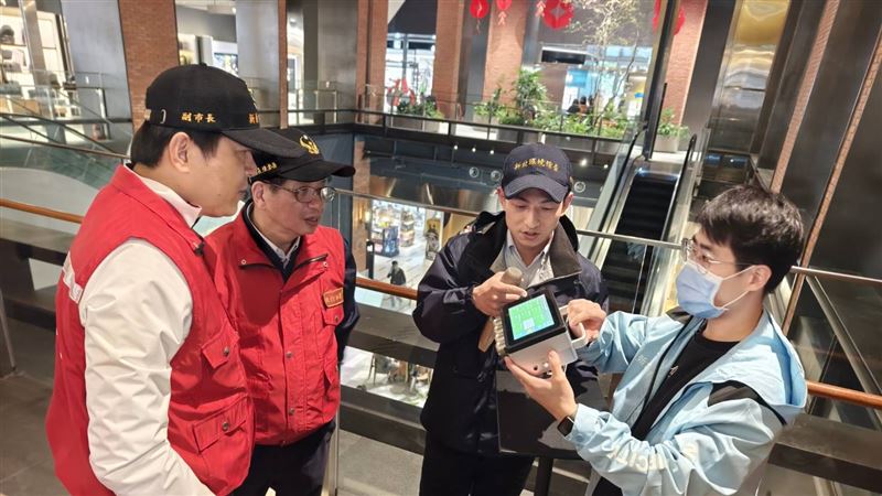 新北公共安全聯合稽查小組針對轄內規模前10大之大賣場及百貨公司進行聯合稽查。（圖／翻攝畫面）