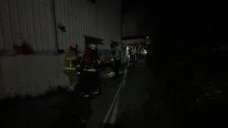 凌晨驚魂！見房內起火救不回身障大伯