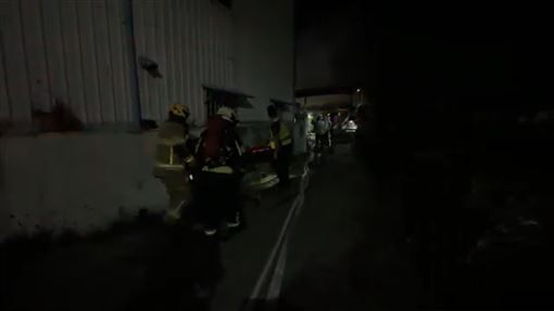 凌晨驚魂！見房內起火救不回身障大伯