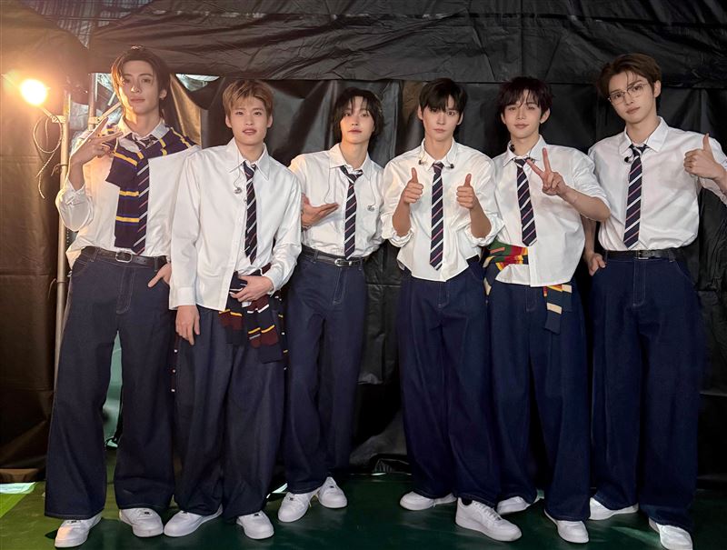 將太郎（右2）6日隨RIIZE團員抵達澳門，卻因「不可抗力因素」臨時無法登台演出。（圖／翻攝自X平台 @RIIZE_official）