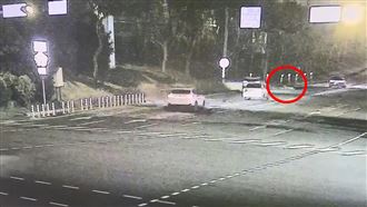 畫面曝光！獨居男躺路中慘遭輾爛慘死