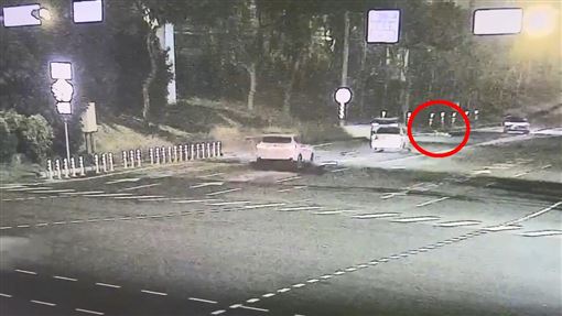 畫面曝光！獨居男躺路中慘遭輾爛慘死