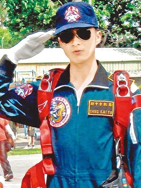 張雁名15年前拍攝《新兵日記特戰英雄》湯凱宇排長一角。（圖／翻攝自臉書）