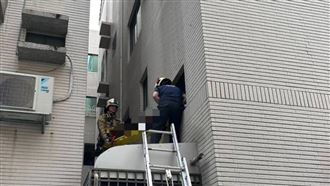 酒後行蹤成謎！高雄男詭躺採光罩不治