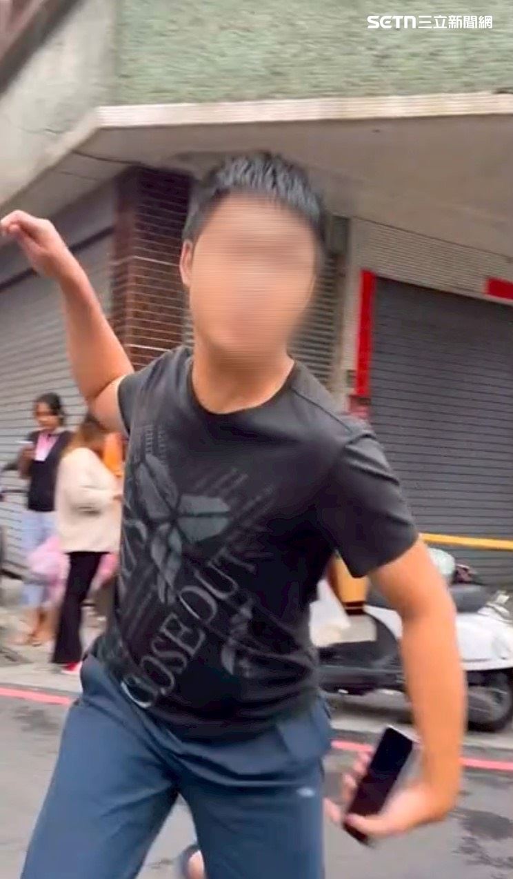 鴨肉店業者倒垃圾卻遭鄰居邱男揮拳打到腦震盪。（圖／民眾提供）