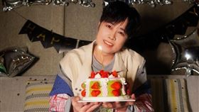 Tank曬出慶生照。（圖／翻攝自微博）