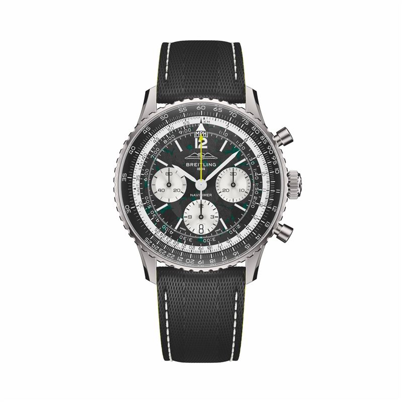 百年靈Navitimer B01 Chronograph 43 Aston Martin Aramco Formula One Team聯名計時腕錶。（圖／Breitling提供）