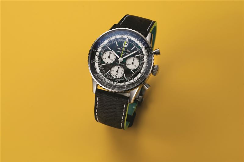 百年靈Navitimer B01 Chronograph 43 Aston Martin Aramco Formula One Team聯名計時腕錶。（圖／Breitling提供）