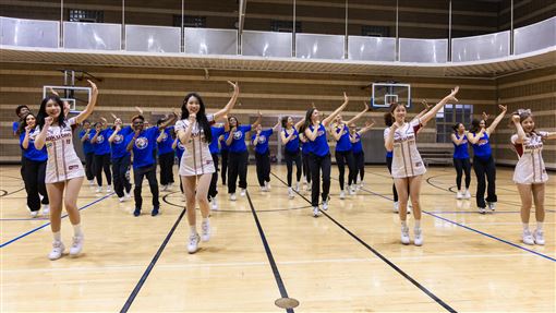 樂天女孩以舞會友　雷霆女孩迷上台式應援