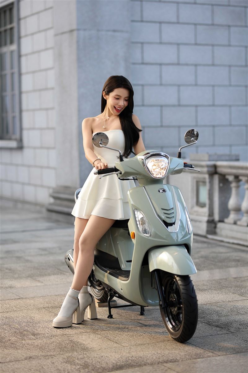 李多慧成為「Like EURO 125歐風特仕版」與「Yogurt Slim 優格125塑身特仕版」雙車款代言人。（圖／KYMCO提供）