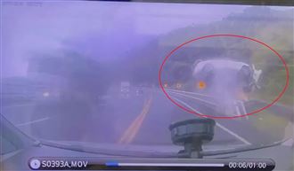 台9線車撞護欄「騰空墜谷」　驚悚畫面曝