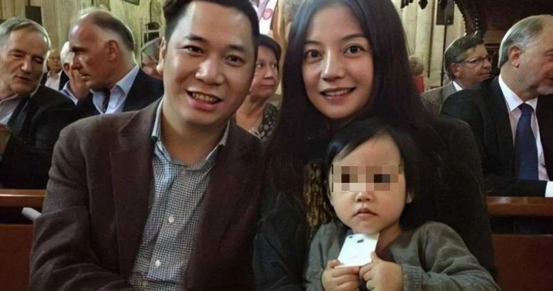 趙薇與黃有龍育有一女「小四月」，過去鮮少曝光。（圖／翻攝微博）