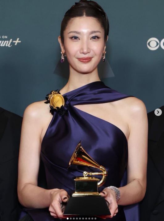 才剛奪下葛萊美獎，《獵魔女團》EJAE傳出婚訊。（圖／翻攝自IG @ejae_k）