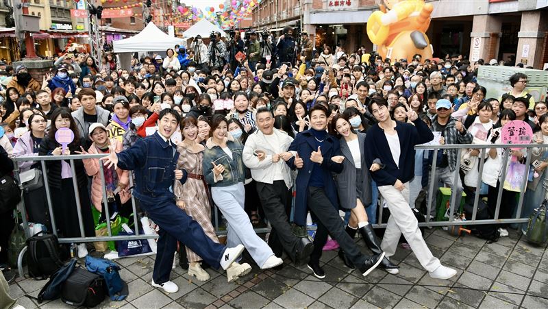《百味》粉絲見面會擠爆3千人嗨翻大稻埕