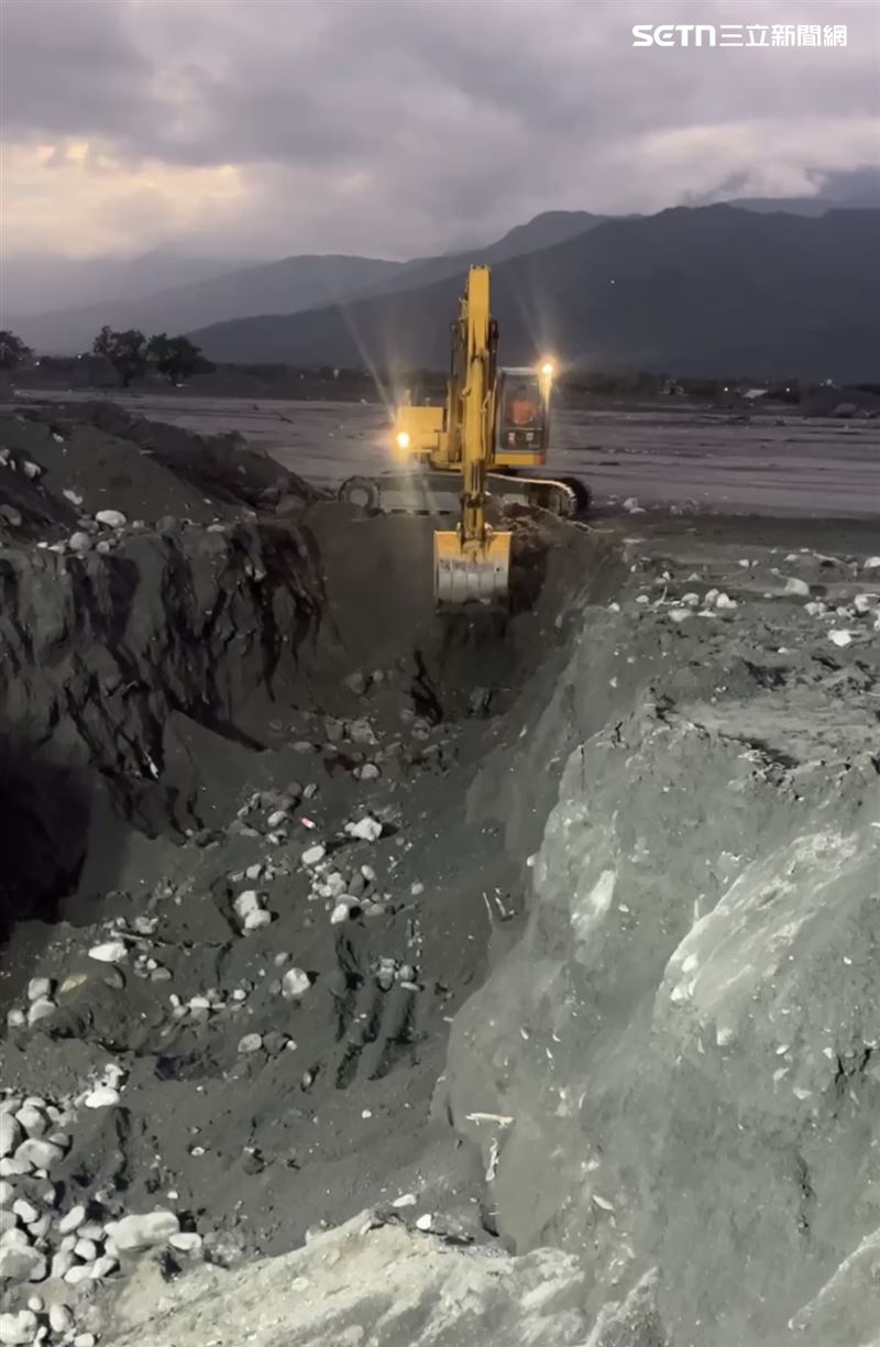 17天燒45萬！無償助花蓮災民「挖母屍」結果曝，吊車大王：功成身退。（圖／胡漢龑提供）
