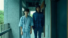 姜典用眼神演戲，首集就傅孟柏上身。（圖／樂波時代提供）