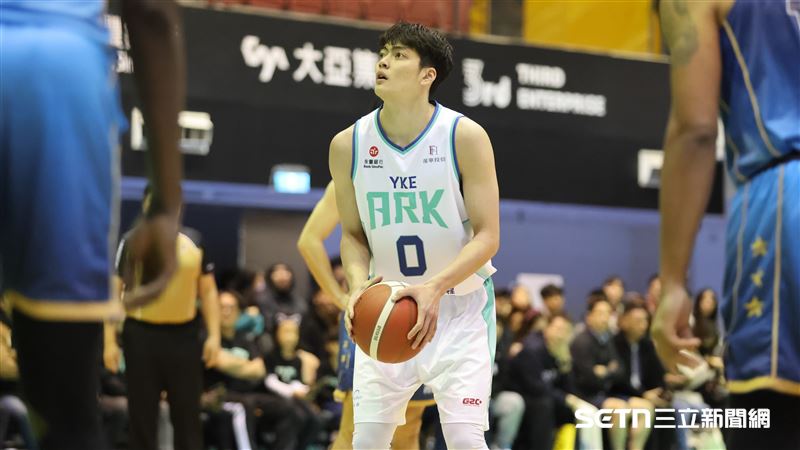 PLG例行賽，洋基工程前鋒葉惟捷執行罰球。（圖／記者劉彥池攝影）