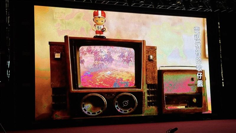 大同董事長張榮華尾牙吐真心話，坦言接任前被警告「大同很亂」，但他誓言擦亮百年招牌。面對AI浪潮，他喊出「電力＋算力＋土地」三大核心，年後啟動「全球營運總部」與「創新研究院」，將資產活化為AI科技園區。昔日媒體大亨轉戰科技業，張榮華不看收視率改盯電力，帶領大同強勢轉型。（圖／記者師瑞德攝影）