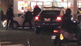 新北,中和,開槍,贓車,拒檢,攔查,安非他命。（圖／翻攝Threads＠rt007173）